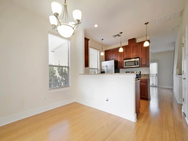 Foto del edificio - 13420 Lyndhurst St