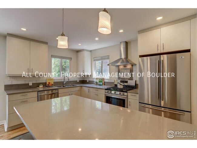 Foto del edificio - LEASE PENDING