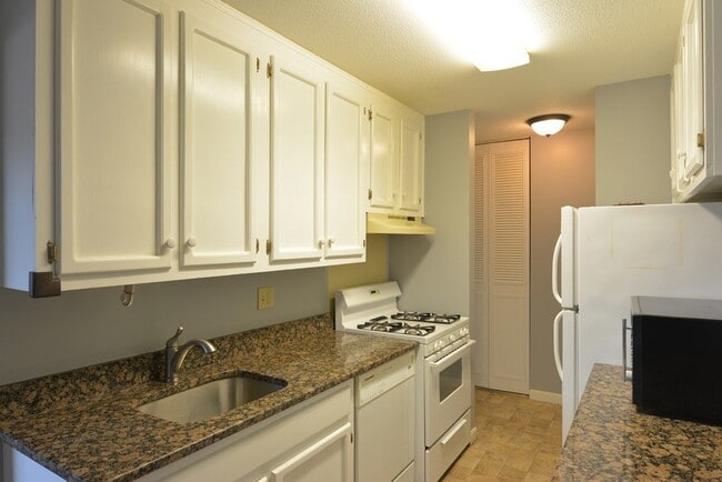 Building Photo - 56 Shrewsbury Green Dr