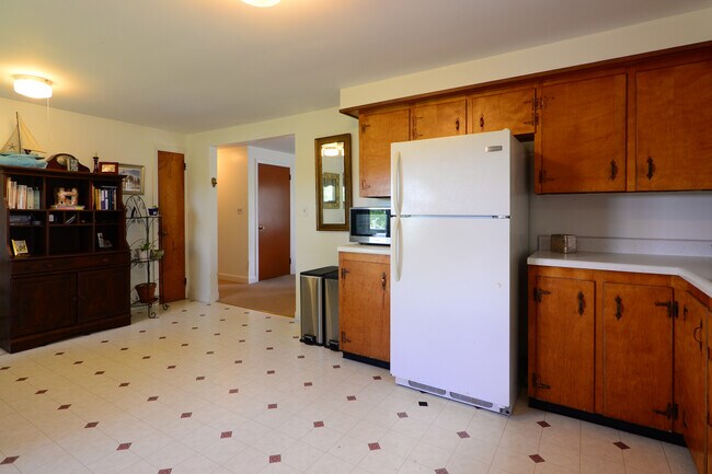 Call Lisa 508-990-6163 - 762 Green End Ave