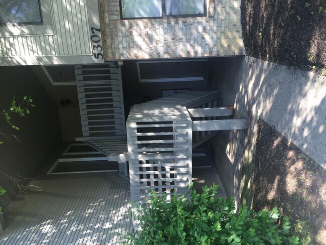 Building Photo - 5307 Stonemeadow Ave