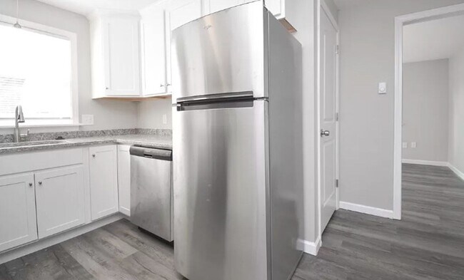 Building Photo - newly renovated ranch!