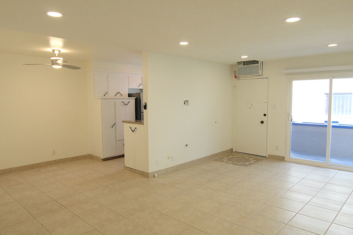 Primary Photo - 618 N Hayworth Ave
