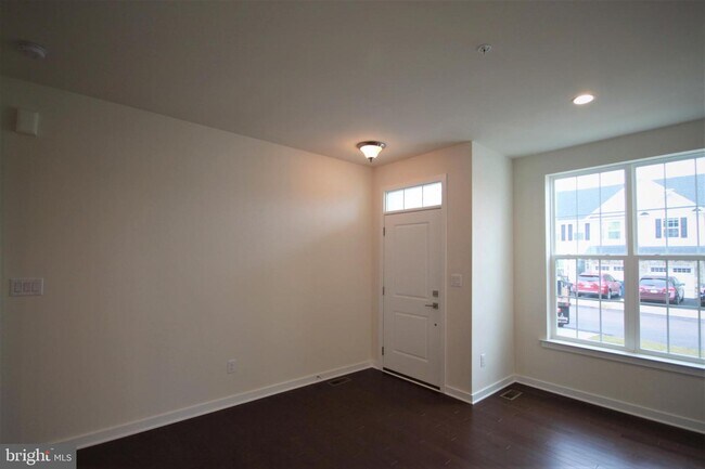 Building Photo - 402 Wynstone Ct