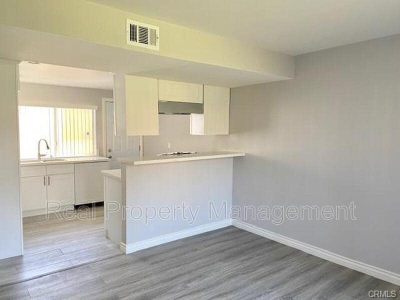 1097 S Santo Antonio Dr, Colton, CA 92324 Townhome Rentals in Colton