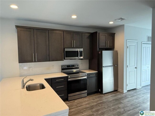 Foto del edificio - 1332-1334 Genoa St