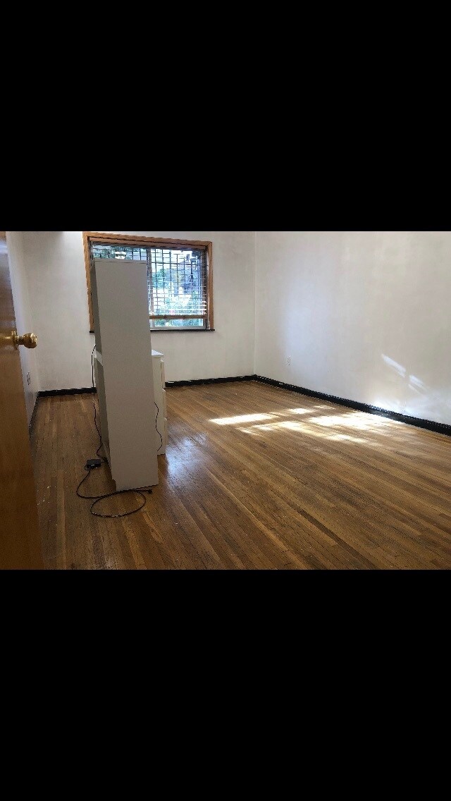 Building Photo - 2060 Homecrest Ave