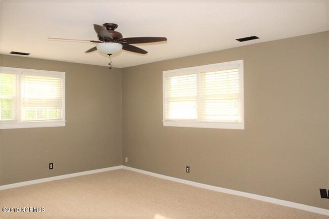 Building Photo - 101 Brookview Dr