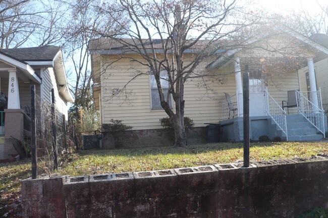 Building Photo - 900 Vermont Ave