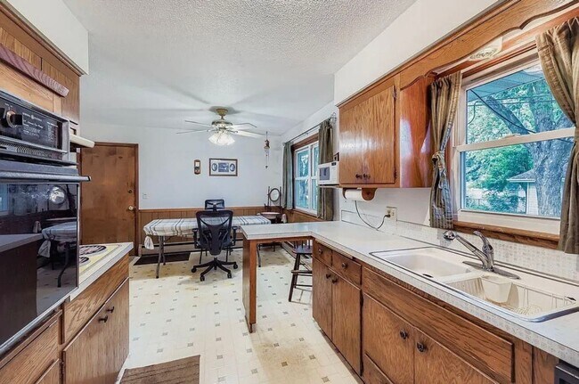 Foto del edificio - Rare, Must See Rambler in Cottage Grove