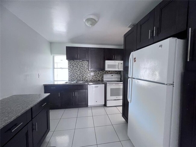 Building Photo - 2430 SW 81st Ave