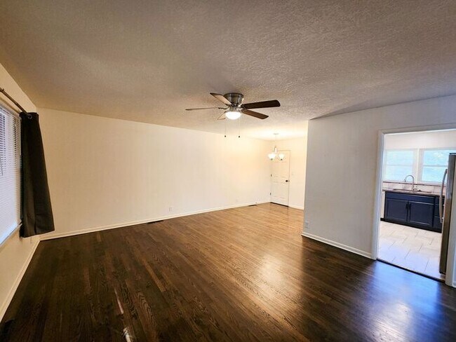 Foto del edificio - Freshly Remodeled 3 Bedroom / 1 Bathroom H...