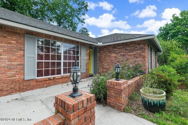 Foto del edificio - Beautiful 4-bedroom, 2-bath home in Mandarin!