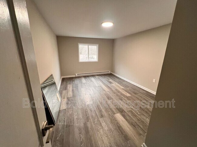 Foto del edificio - 706 W Market St