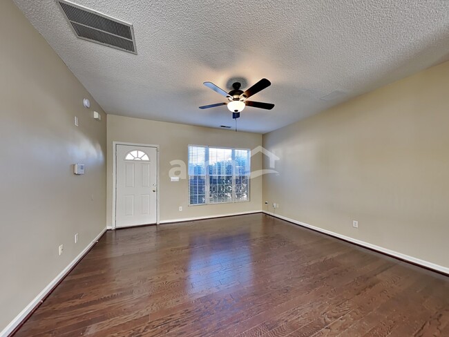 Building Photo - 136 N Honey Springs Ave