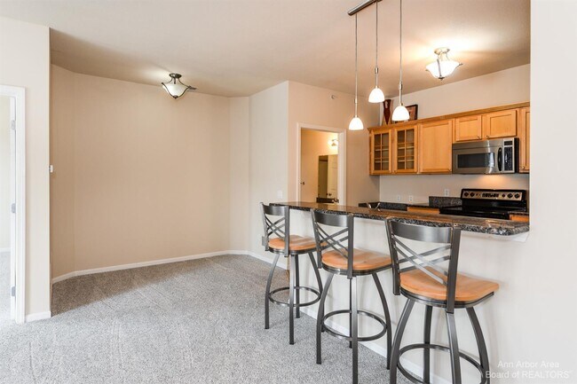 Building Photo - 331 Scio Village Ct
