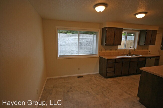 Building Photo - 2 br, 1 bath House - 133 SE 12th Ave