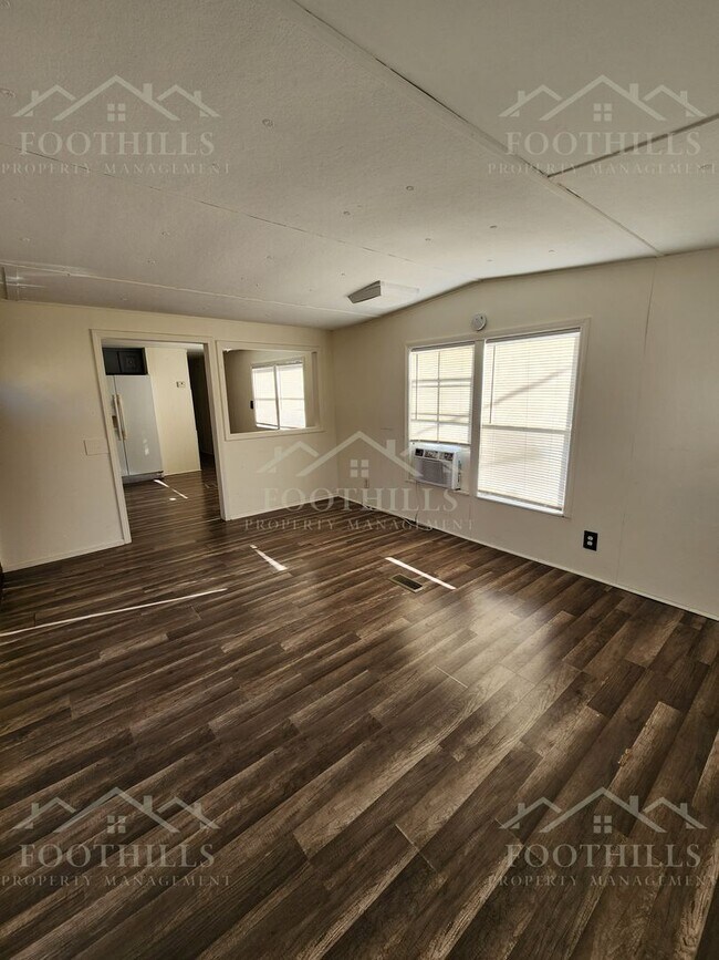 Foto del edificio - 105 McFarlin Way