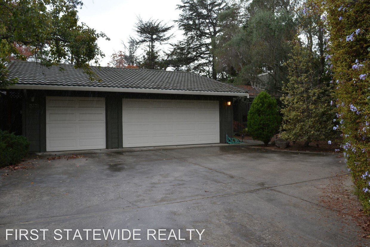 Primary Photo - 2371 Friars Ct