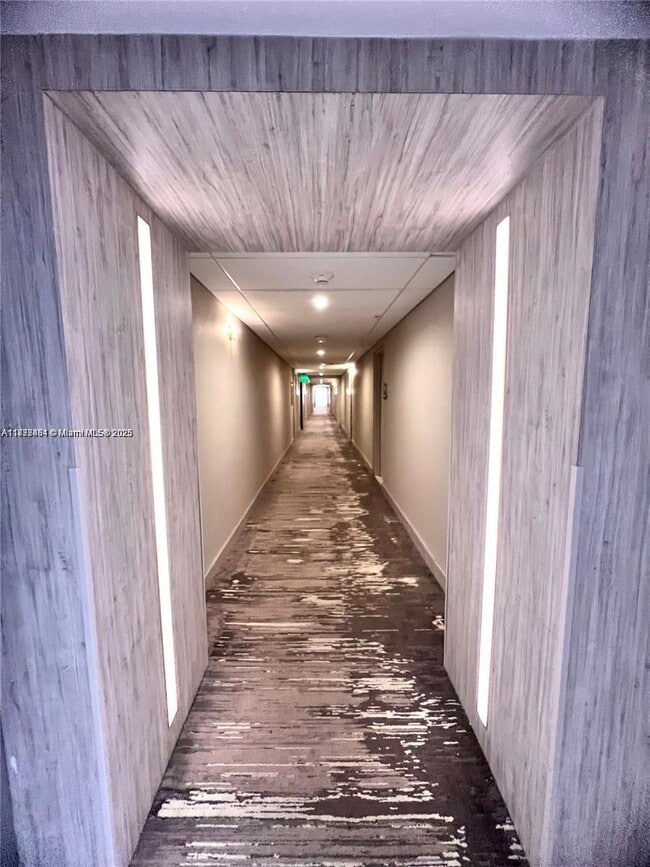 Foto del edificio - 10275 Collins Ave