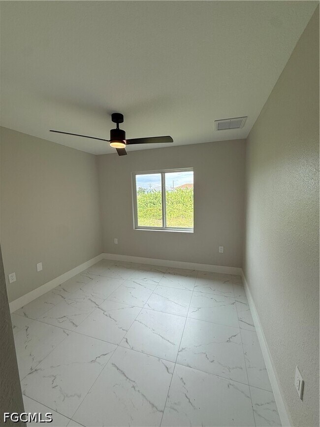 Building Photo - 362 Petite Ave