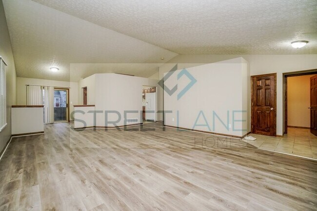 Building Photo - REDUCED!