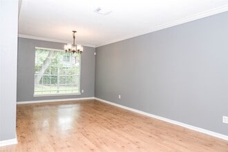 Building Photo - 2607 Woodstream Blvd