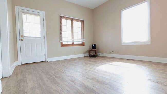 Building Photo - Cozy 2 bedroom in Arlington