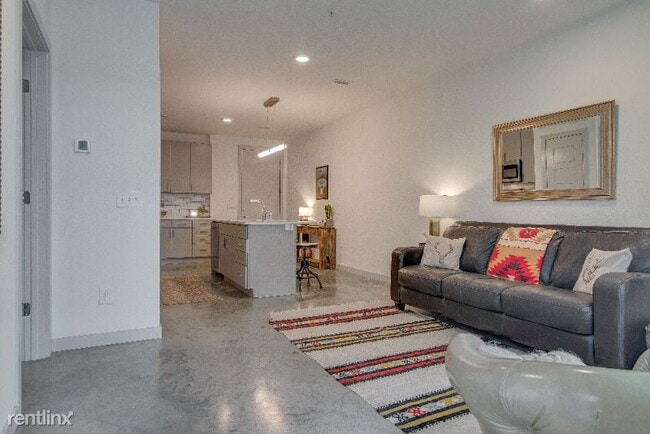 Building Photo - 1 br, 1 bath Condo - 703A Cleo Miller Drive