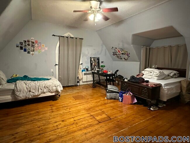 Building Photo - 139 Hillside St