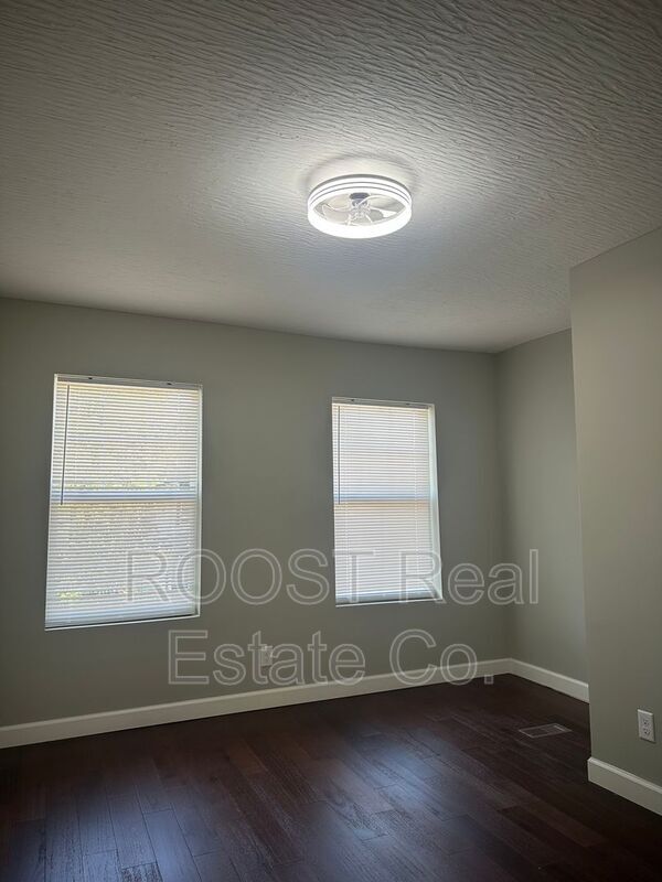 Foto del edificio - 270-272 S Yale Ave