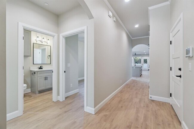 Foto del edificio - 4212 Abbey Pk Dr