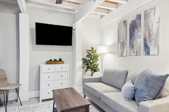 Building Photo - 33 Cannon St