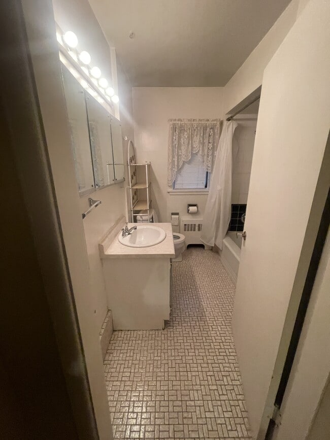 Photo du bâtiment - 65 W 49th Ave