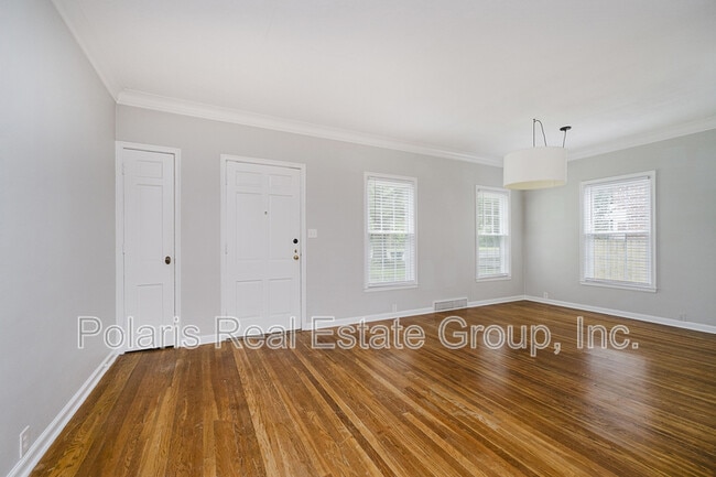 Building Photo - 3346 E Fall Creek Pkwy N Dr