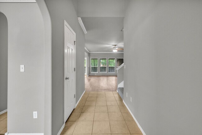 Foto del edificio - Welcome to this gorgeous home in the highl...