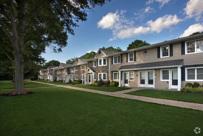 Fairfield Courtyard At Middle Island