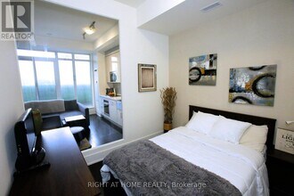 Building Photo - 330 Richmond St W