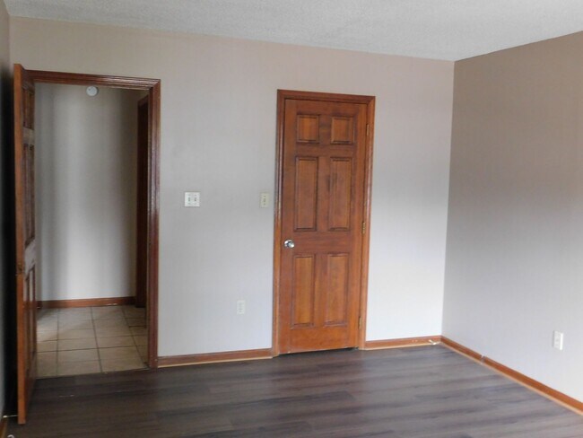 Building Photo - ****JUST REDUCED****3270 Edenshire Lane Ho...