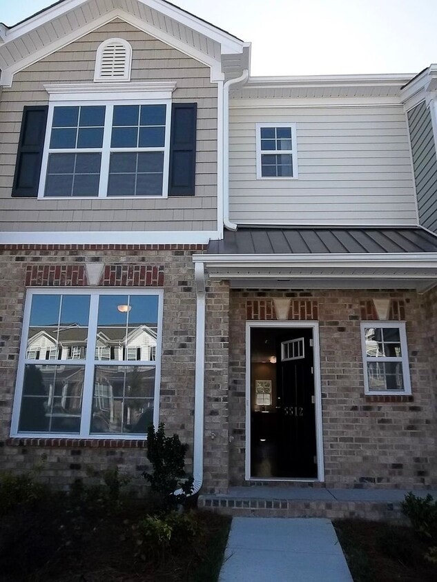 Foto principal - Available Soon: Stunning 3bd/2.5ba Townhom...