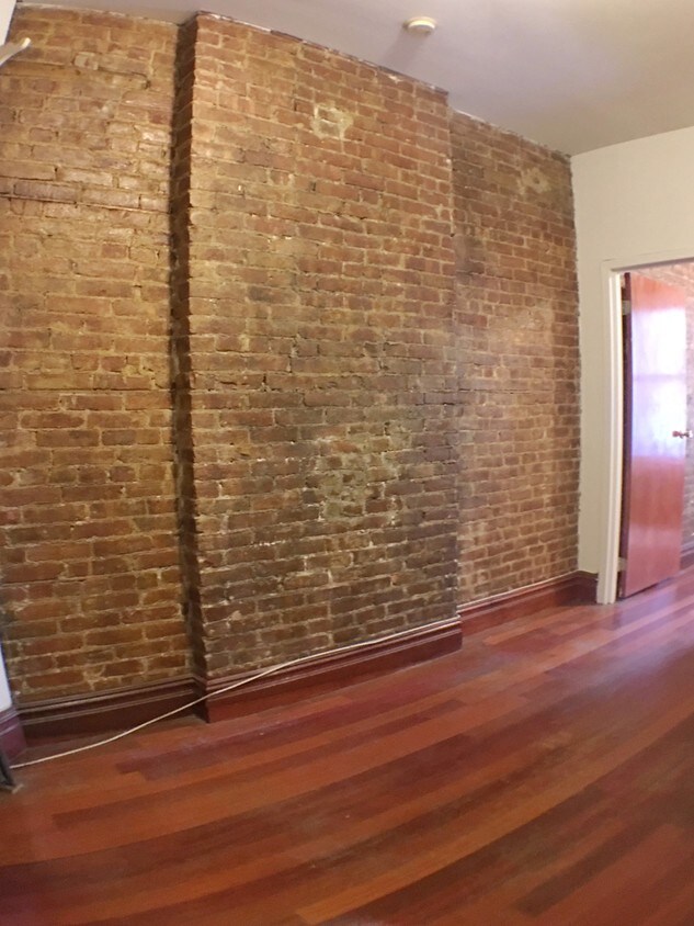 Foto principal - 434 E 76th St