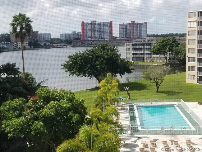 Foto del edificio - 1750 NE 191st St