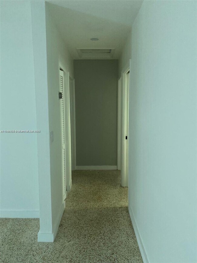 Building Photo - 6880 SW 77th Terrace