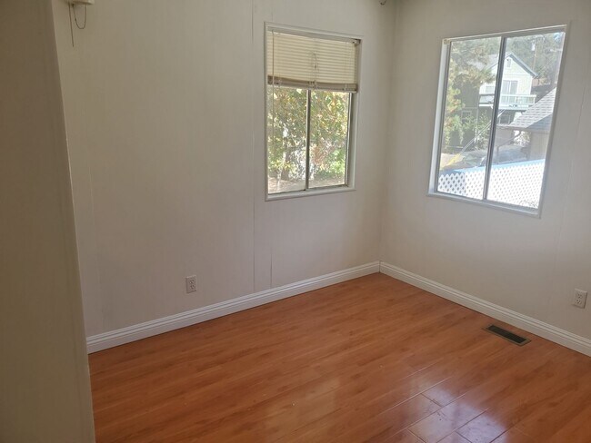 Building Photo - Four Bedrooms