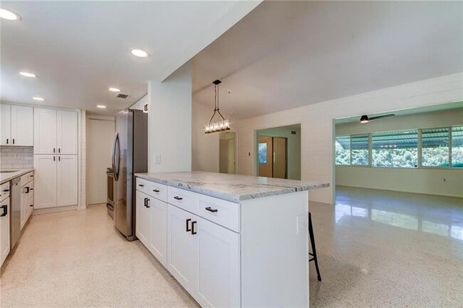Building Photo - 1126 Woodcrest Ave