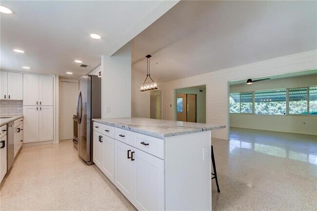 Foto del edificio - 1126 Woodcrest Ave