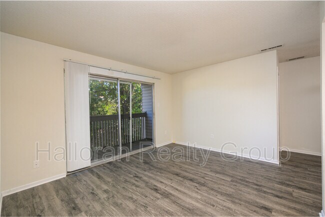 Foto del edificio - 6700 Whispering Oak Pl