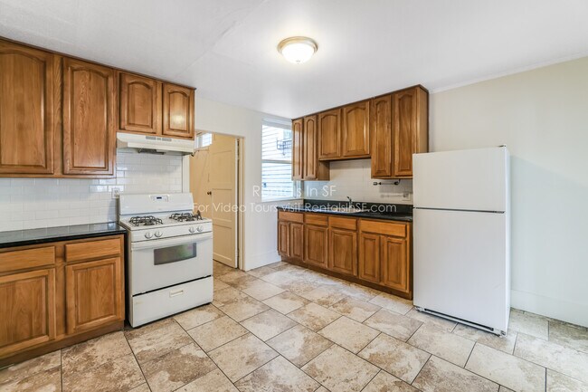 Building Photo - 901 Stanyan St