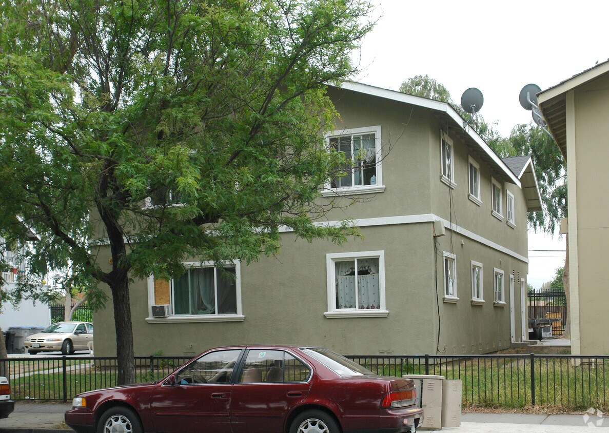 Primary Photo - 5214 Snow Dr