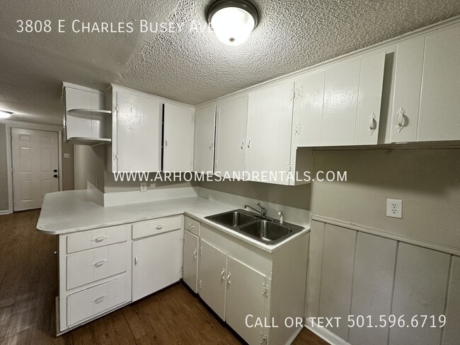 Building Photo - 3808 E Charles Bussey Ave